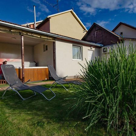 Lilien Deluxe Apartment Gyula Exterior photo